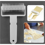 3 COUTEAUX À PÂTISSERIE : 3 couteaux à découper en cuir, couteau à mailles en plastique, couteau à roulettes, coupe-pâtes à gâteaux/pizzas, moule à gâteaux, coupe-nouilles