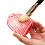 Outil de nettoyage en silicone pour pinceaux de maquillage et brosses de lavage.