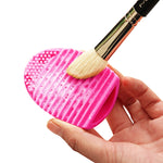 Outil de nettoyage en silicone pour pinceaux de maquillage et brosses de lavage.