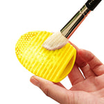 Outil de nettoyage en silicone pour pinceaux de maquillage et brosses de lavage.