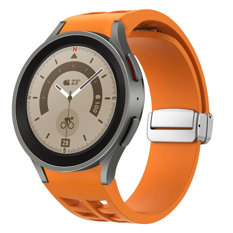 Bracelet de montre en silicone avec boucle pliante magnétique argentée Richard, pour Samsung Galaxy Watch 5 Pro 45mm, pour Samsung Galaxy Watch 7 40 / 44mm, pour Samsung Galaxy Watch 6 Classic 43 / 47mm