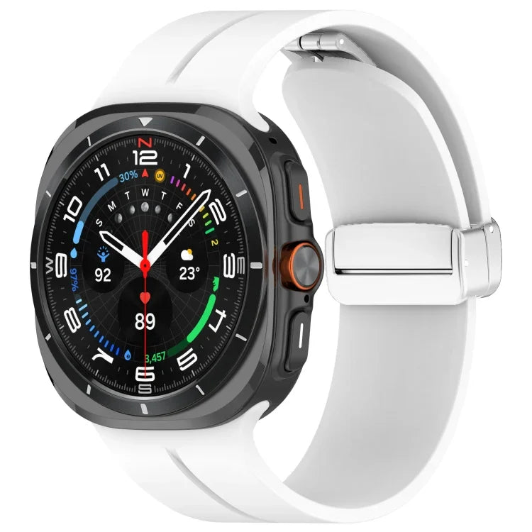 Bracelet de montre en silicone argenté à boucle magnétique pliable pour Samsung Galaxy Watch Ultra 47 mm / Ultra 2025