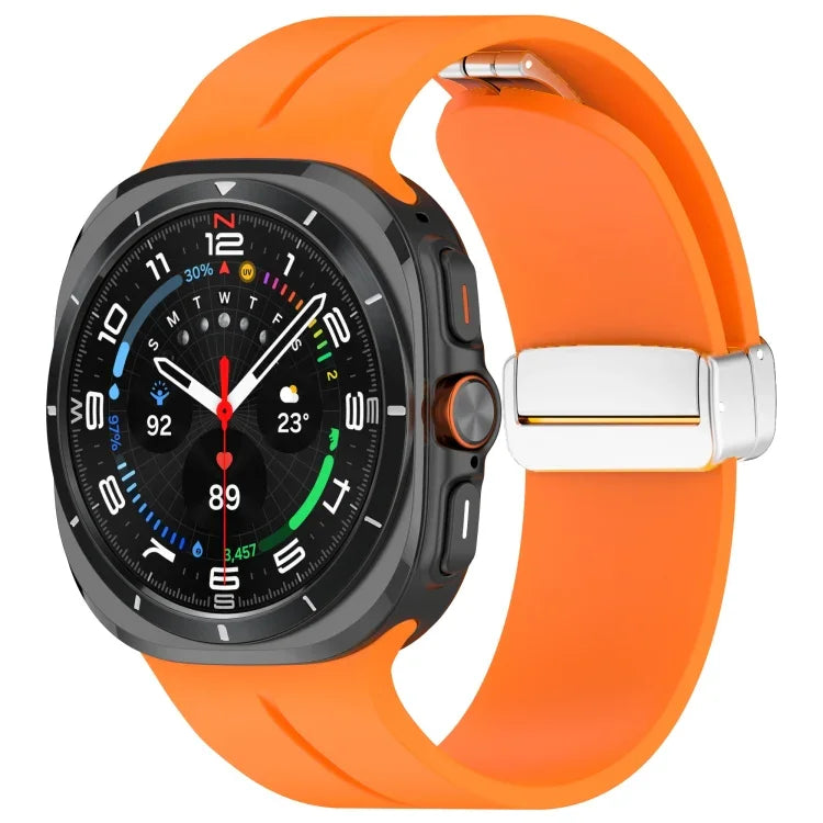 Bracelet de montre en silicone argenté à boucle magnétique pliable pour Samsung Galaxy Watch Ultra 47 mm / Ultra 2025