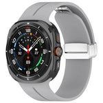Bracelet de montre en silicone argenté à boucle magnétique pliable pour Samsung Galaxy Watch Ultra 47 mm / Ultra 2025
