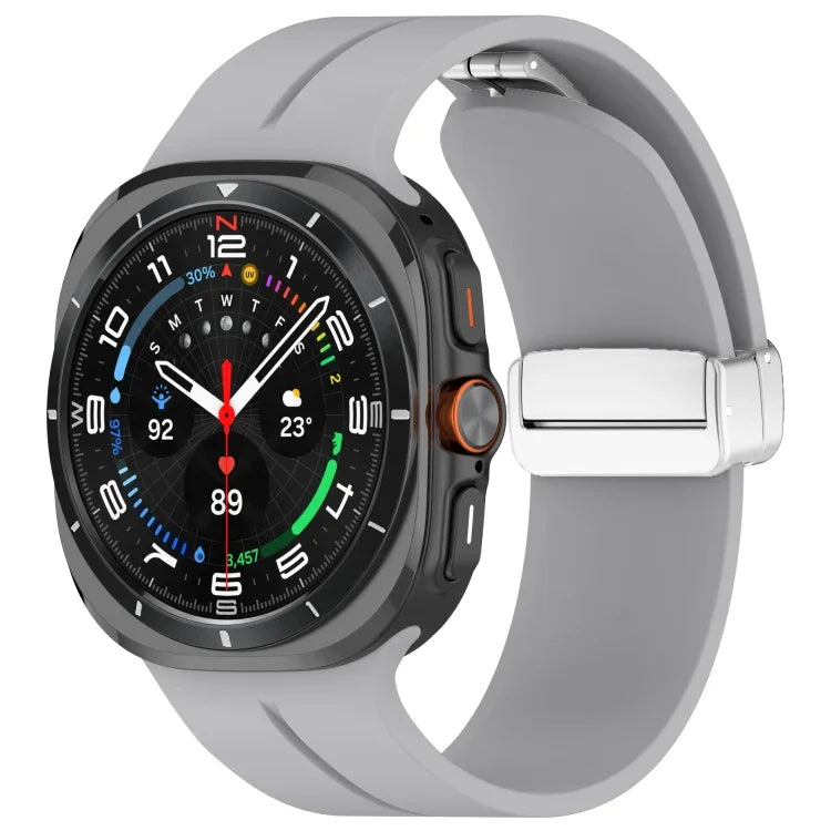 Bracelet de montre en silicone argenté à boucle magnétique pliable pour Samsung Galaxy Watch Ultra 47 mm / Ultra 2025