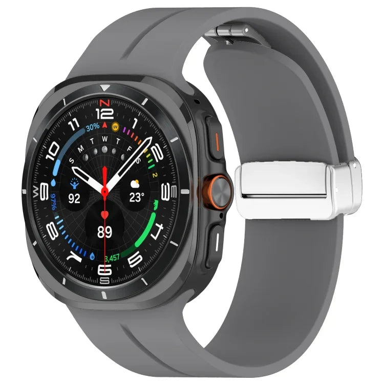 Bracelet de montre en silicone argenté à boucle magnétique pliable pour Samsung Galaxy Watch Ultra 47 mm / Ultra 2025