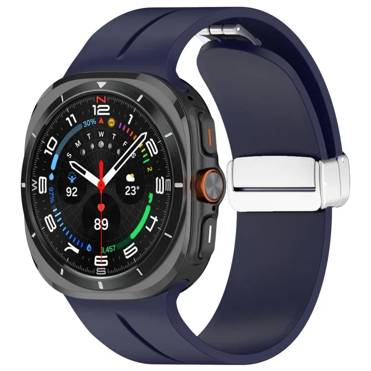 Bracelet de montre en silicone argenté à boucle magnétique pliable pour Samsung Galaxy Watch Ultra 47 mm / Ultra 2025