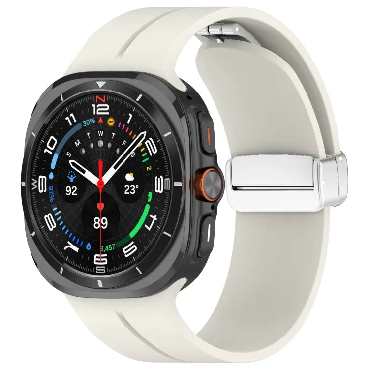 Bracelet de montre en silicone argenté à boucle magnétique pliable pour Samsung Galaxy Watch Ultra 47 mm / Ultra 2025