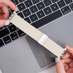 Bracelet de montre en nylon élastique à quatre brins, fermeture magnétique monochrome, compatible avec Apple Watch 46 mm / 49 mm / 45 mm / 44 mm et Apple Watch 42 mm / 41 mm / 40 mm / 38 mm.