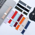 Bracelet de montre en nylon élastique à quatre brins, fermeture magnétique monochrome, compatible avec Apple Watch 46 mm / 49 mm / 45 mm / 44 mm et Apple Watch 42 mm / 41 mm / 40 mm / 38 mm.