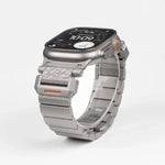 Bracelet de montre en alliage de titane avec boucle papillon à motif marteau, tête en acier inoxydable et une perle, compatible avec Apple Watch 46 mm / 49 mm / 45 mm / 44 mm