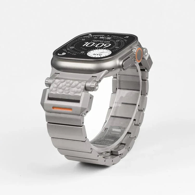 Bracelet de montre en alliage de titane avec boucle papillon à motif marteau, tête en acier inoxydable et une perle, compatible avec Apple Watch 46 mm / 49 mm / 45 mm / 44 mm
