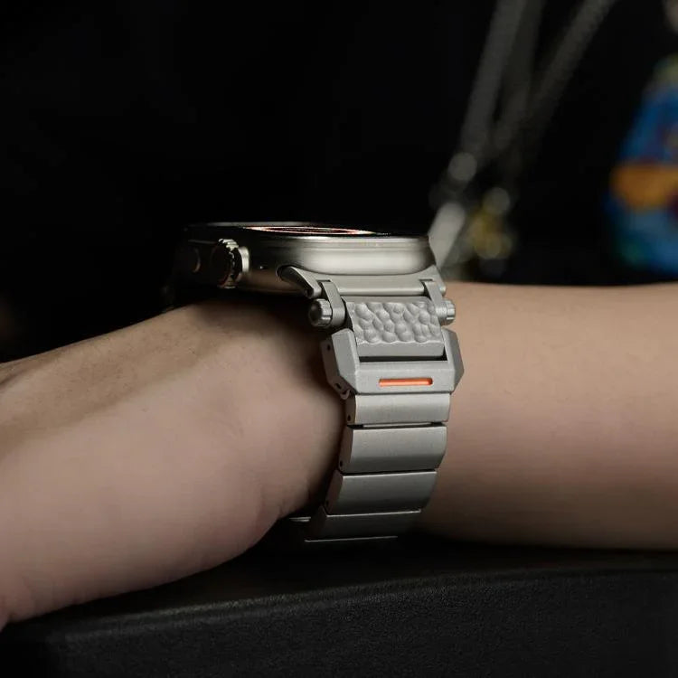 Bracelet de montre en alliage de titane avec boucle papillon à motif marteau, tête en acier inoxydable et une perle, compatible avec Apple Watch 46 mm / 49 mm / 45 mm / 44 mm