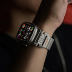 Bracelet de montre en alliage de titane avec boucle papillon à motif marteau, tête en acier inoxydable et une perle, compatible avec Apple Watch 46 mm / 49 mm / 45 mm / 44 mm