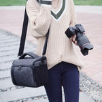 Sac bandoulière portable et étanche pour appareils photo reflex numériques, idéal pour les sports de plein air.
