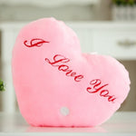 Coussin peluche lumineux en forme de cœur avec motif lettres anglaises
