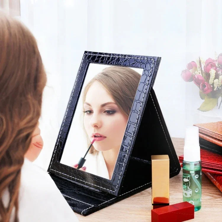 Miroir de Maquillage en Cuir en Forme de Carré Motif Alligator Portable, Noir L 18x25.5x1.6CM, Noir M15x20.5x1.6CM, Noir S 12x17.5x1.6CM, Marron L 18x25.5x1.6CM, Marron M15x20.5x1.6CM, Marron S 12x17.5x1.6CM, Rouge L 18x25.5x1.6CM, Rouge M15x20.5x1....