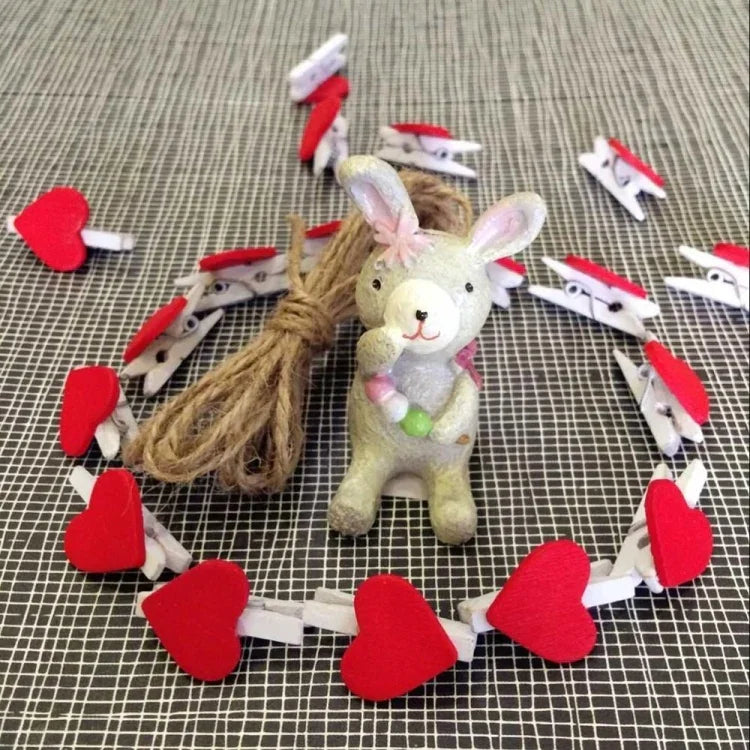 50 mini pinces à linge décoratives en bois en forme de cœur rouge pour photos, cartes postales, loisirs créatifs