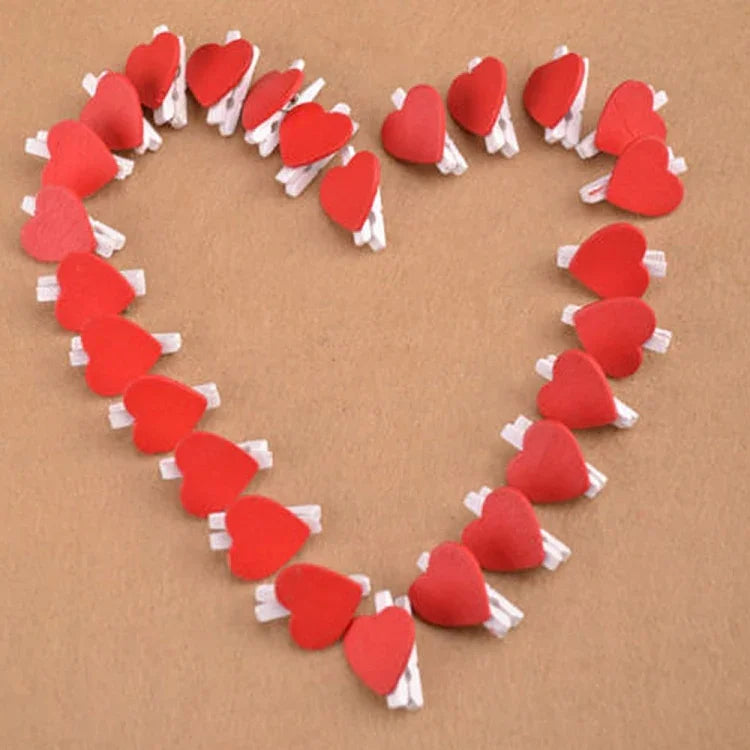 50 mini pinces à linge décoratives en bois en forme de cœur rouge pour photos, cartes postales, loisirs créatifs