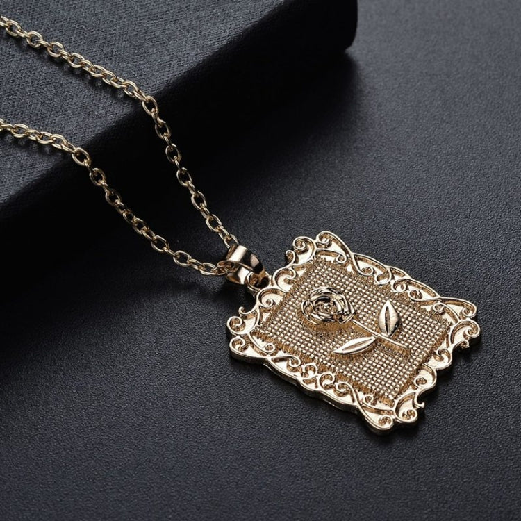 Collier chaîne ras du cou rose carré géométrique