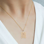 Collier chaîne ras du cou rose carré géométrique