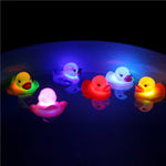 2 pièces jouets de bain pour bébé en forme de canard à induction d'eau LED, couleur aléatoire, jouet de bain canard lumineux