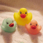 2 pièces jouets de bain pour bébé en forme de canard à induction d'eau LED, couleur aléatoire, jouet de bain canard lumineux