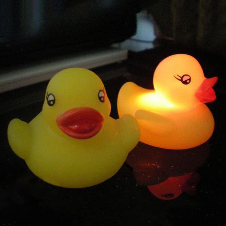 2 pièces jouets de bain pour bébé en forme de canard à induction d'eau LED, couleur aléatoire, jouet de bain canard lumineux