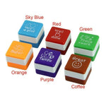 24 PCS / Boîte Tampons carrés en plastique pour commentaires d'enseignants Motifs colorés Jouet tampons pour enfants, tampons carrés