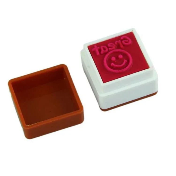 24 PCS / Boîte Tampons carrés en plastique pour commentaires d'enseignants Motifs colorés Jouet tampons pour enfants, tampons carrés