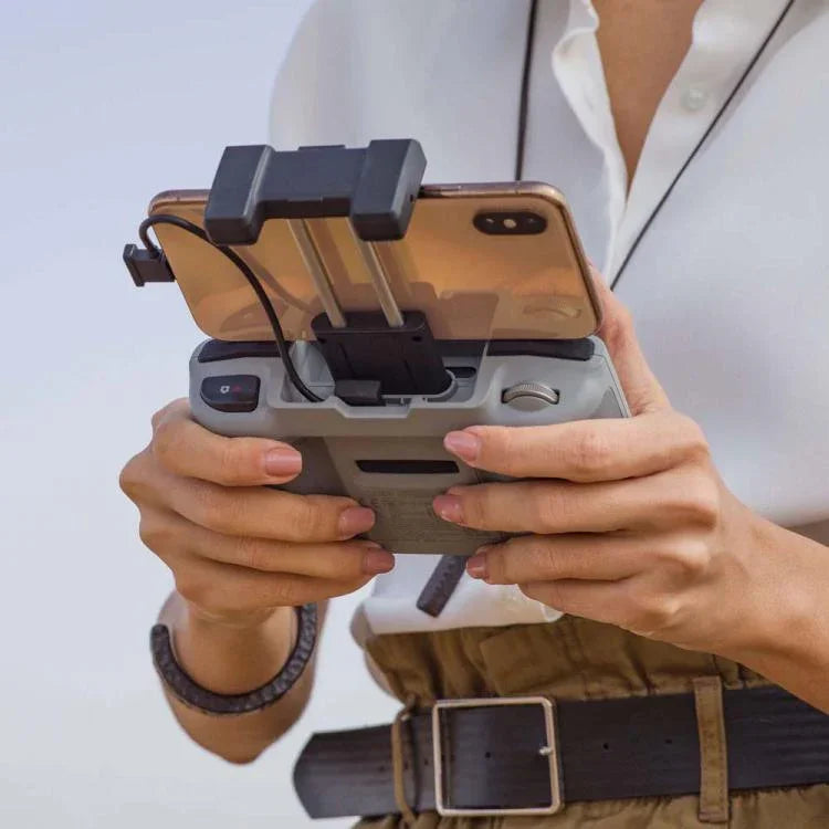Câble de données USB-C d'origine pour la radiocommande DJI RC-N1, permettant de connecter un téléphone. Connecteurs : USB Type-C, micro USB standard, 8 broches.