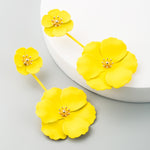 1 paire de boucles d'oreilles de style bohème en alliage, longues, en forme de fleur, blanc, jaune, rouge, noir, rose, vert foncé