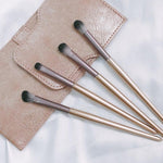 Lot de 4 pinceaux de maquillage, pinceau de maquillage pour les yeux, pinceau à détail en poils doux, pinceau estompeur avec pochette, doré, argenté