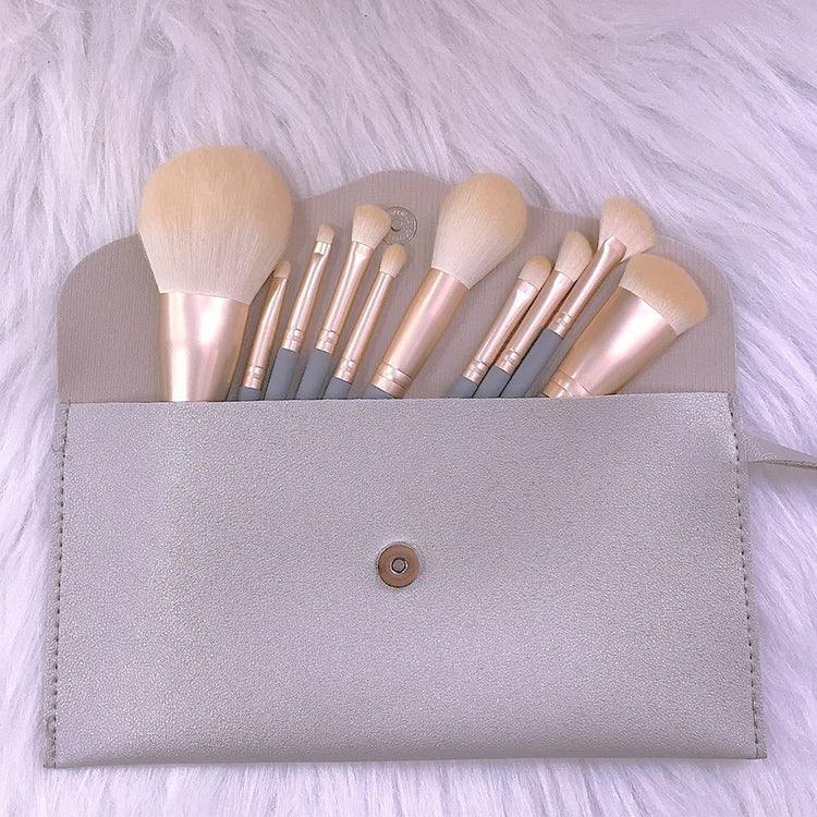 10 PIÈCES / Ensemble de pinceaux de maquillage en fibre de maïs pour la poudre libre, le visage et les yeux, sans sac, avec sac bleu, avec sac argenté, avec cylindre rose, avec cylindre vert, avec sac zippé rose