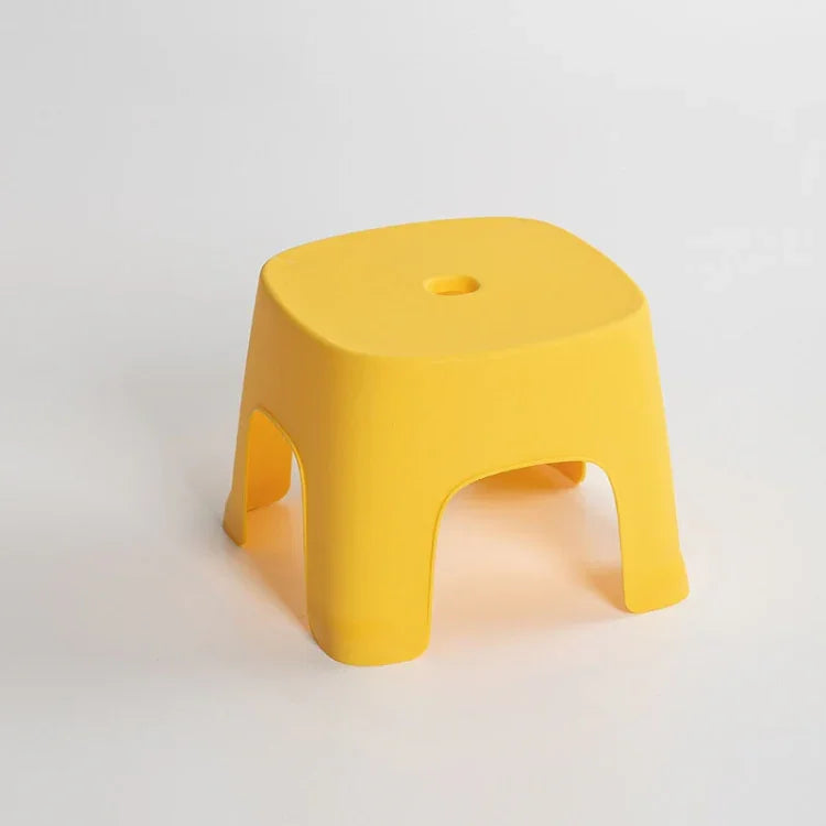 Tabourets de salle de bain domestiques, tabourets en plastique, tabourets bas épaissis, tabourets carrés, petits bancs, pour enfants : Jaune érable, Rouge rétro, Vert clair, Noir ; pour adultes : Rose, Jaune érable, Blanc laiteux, Noir