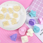 Moule 4 en 1 à embosser pour biscuits en pâte à sucre 3D, livraison aléatoire de style, moule à gâteau de type poussoir