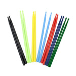 Lot de 2 baguettes de batterie en nylon, accessoires pour batterie, couleurs : jaune, bleu clair, noir, vert clair, rouge, bleu marine, vert foncé