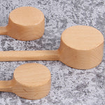 Cuillère en bois à long manche, cuillère à assaisonnement, cuillère à dessert, à café, à thé au lait ; petite cuillère à assaisonnement, cuillère à assaisonnement moyenne, grande cuillère à assaisonnement