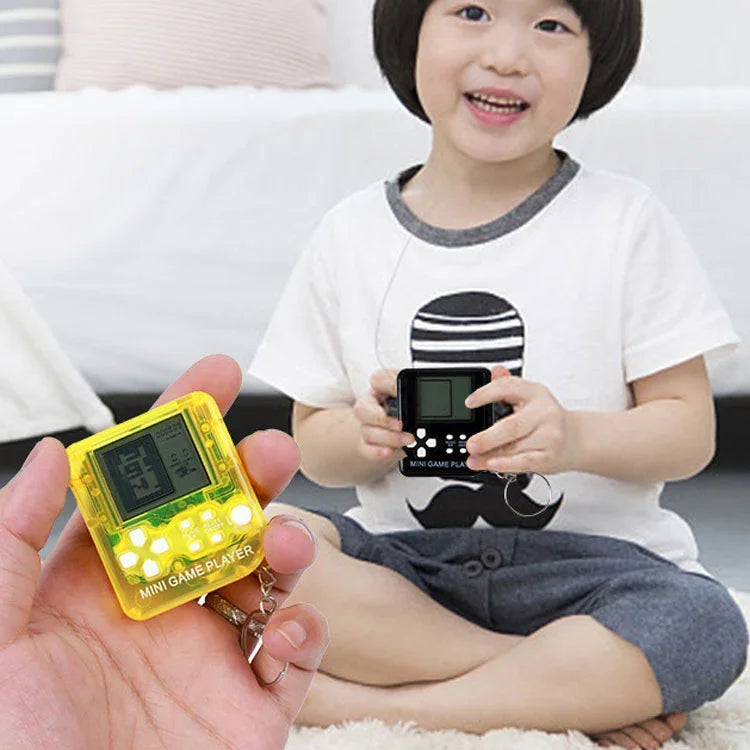 Lot de 4 mini-consoles de jeux portables, jouet classique en forme de brique avec porte-clés.