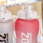 Bouteille d'eau de sport grande capacité à dégradé givré avec paille portable pour l'extérieur, 2000 ml