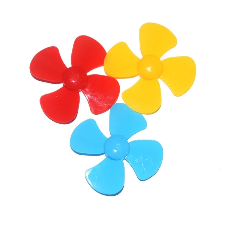 100 hélices à quatre pales pour jouets, couleurs aléatoires.