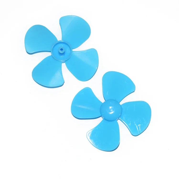 100 hélices à quatre pales pour jouets, couleurs aléatoires.