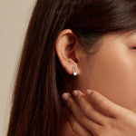 Boucles d'oreilles en Argent Sterling S925 Plaqué Or Blanc avec Zircons et Lignes Creuses, BSE732