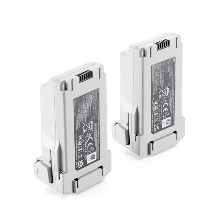Kit Fly More Plus d'origine pour DJI Mini 3 Pro : comprend des batteries de 3 850 mAh, une hélice et un hub de charge.