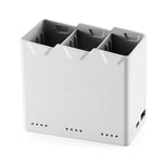 Kit Fly More Plus d'origine pour DJI Mini 3 Pro : comprend des batteries de 3 850 mAh, une hélice et un hub de charge.