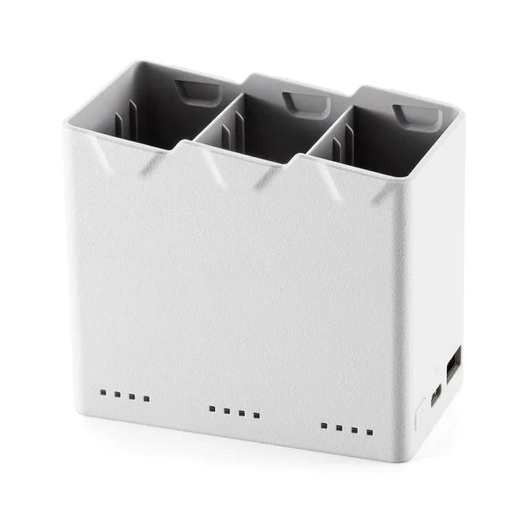 Kit Fly More Plus d'origine pour DJI Mini 3 Pro : comprend des batteries de 3 850 mAh, une hélice et un hub de charge.