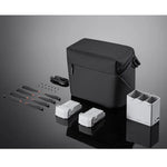 Kit Fly More Plus d'origine pour DJI Mini 3 Pro : comprend des batteries de 3 850 mAh, une hélice et un hub de charge.