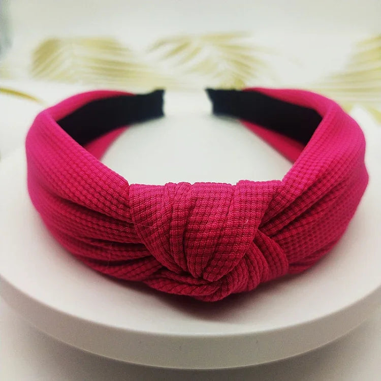 Bandeau serre-tête couleur unie avec cheveux pressés et large bord de 5 cm