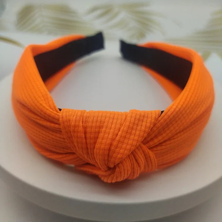 Bandeau serre-tête couleur unie avec cheveux pressés et large bord de 5 cm