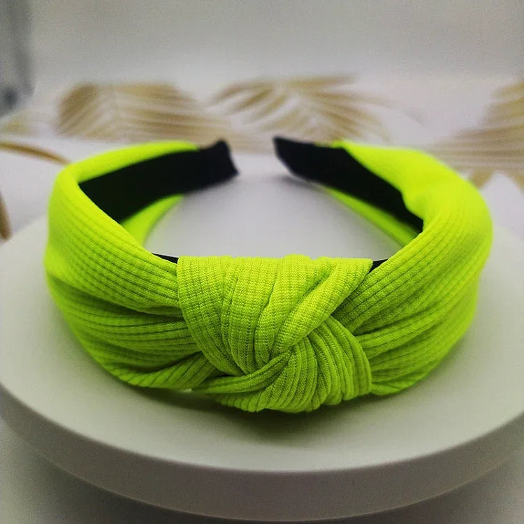 Bandeau serre-tête couleur unie avec cheveux pressés et large bord de 5 cm